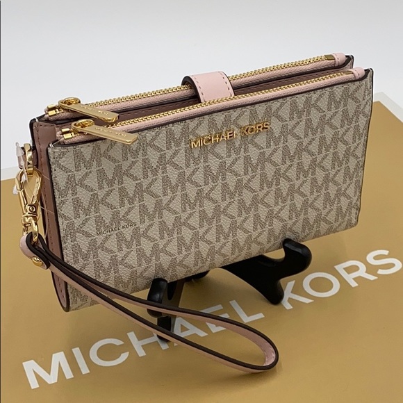 MICHAEL KORS DOUBLE ZIP WRISTLET POWDER BLUSH - Picture 2 of 15